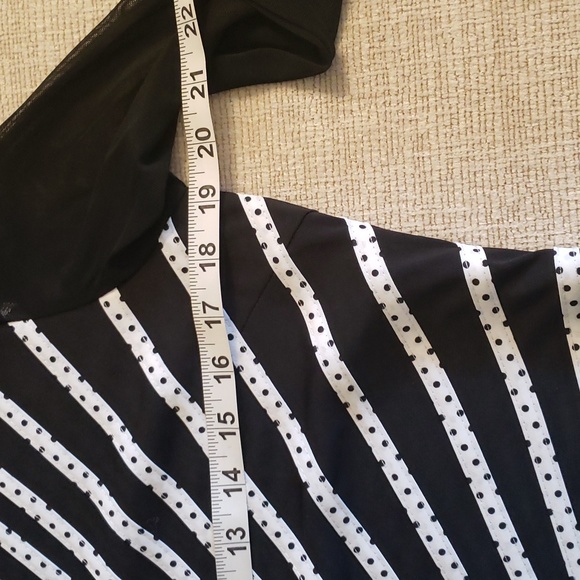 T&W Designs New Blouse Sz M  Black and White - Picture 10 of 15